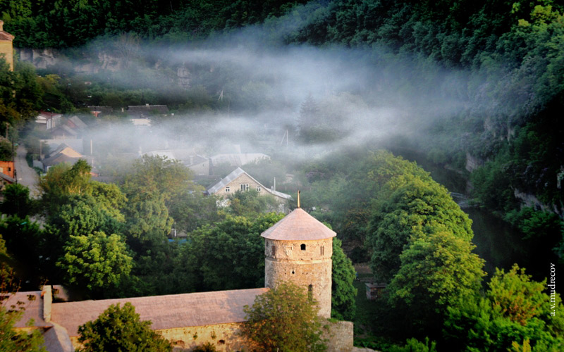 Каньон реки Смотрич в тумане