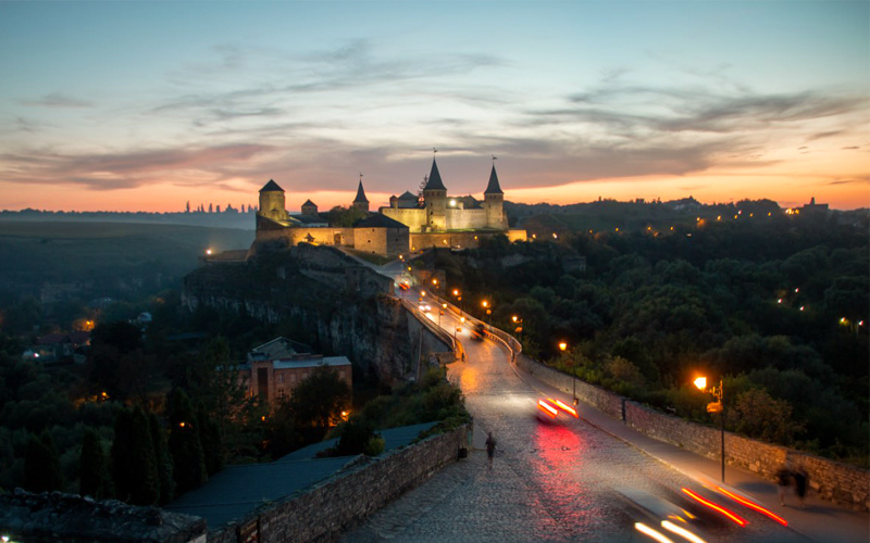Старый замок на закате